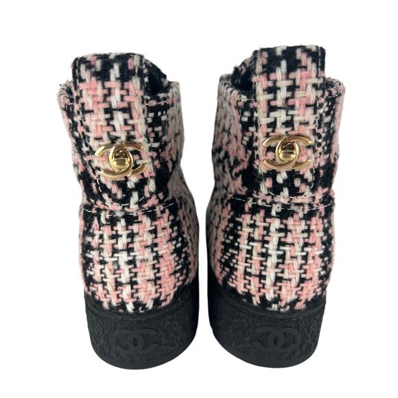Chanel 2021 Interlocking CC Logo Cap Toe Tweed Boots - Picture 10 of 16